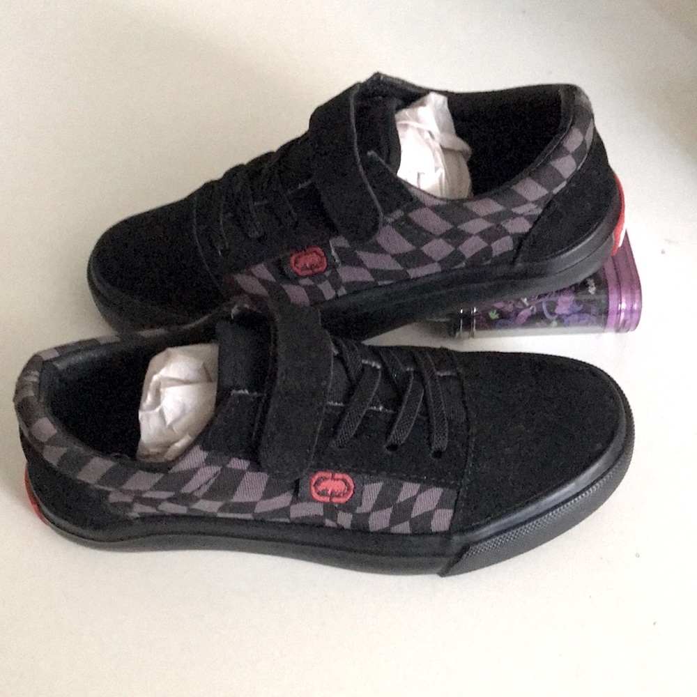 Echo unlimited Shoes NWOT Black Grey Red Little Kids Size 12